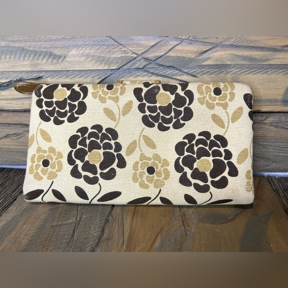 W016. Vintage Relic Wristlet/Wallet - Picture 6 of 6